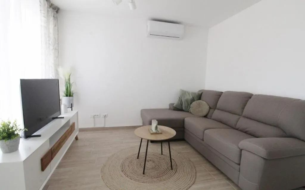 Guest house Apartments La Mar Zambratija