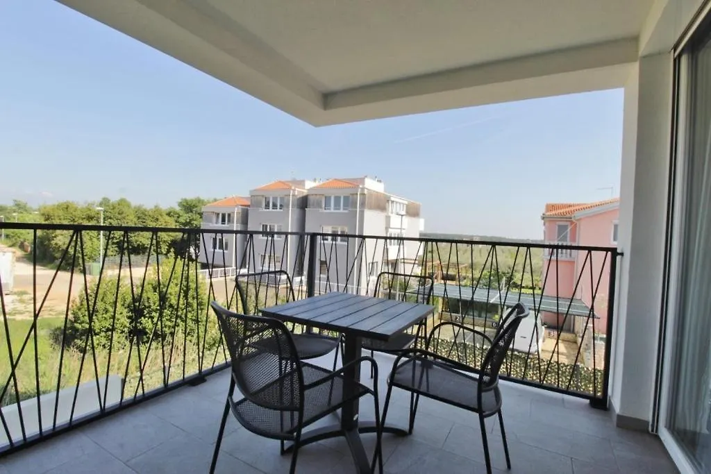 Apartments La Mar Zambratija Guest house