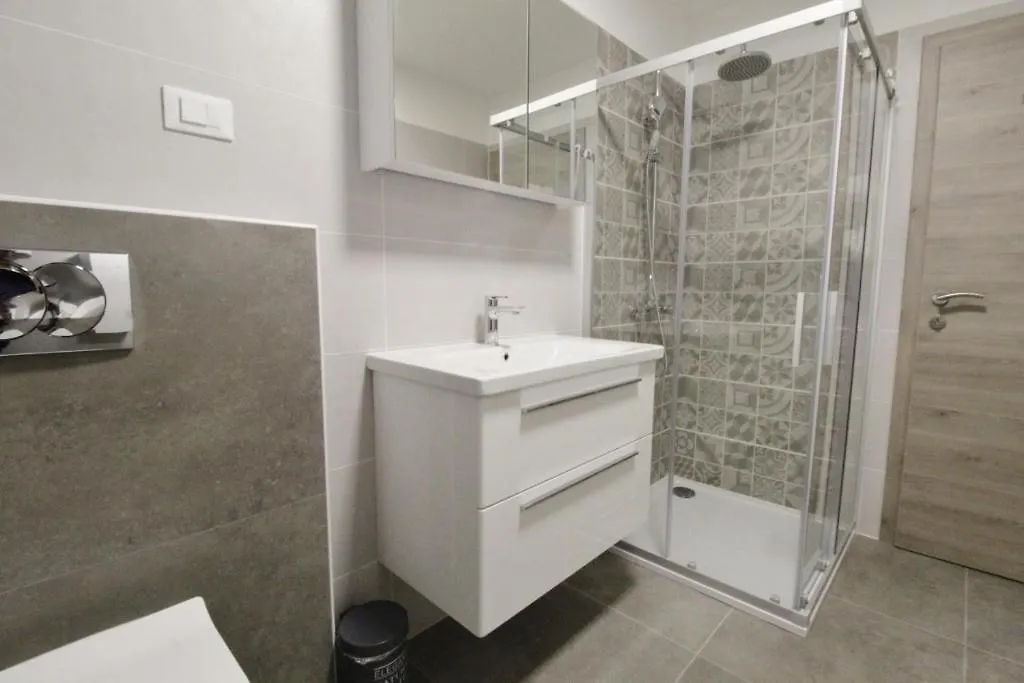 Guest house Apartments La Mar Zambratija