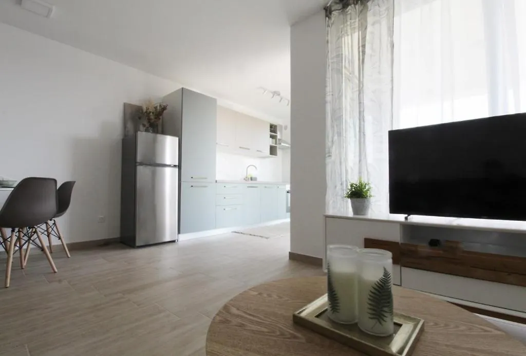 Guest house Apartments La Mar Zambratija