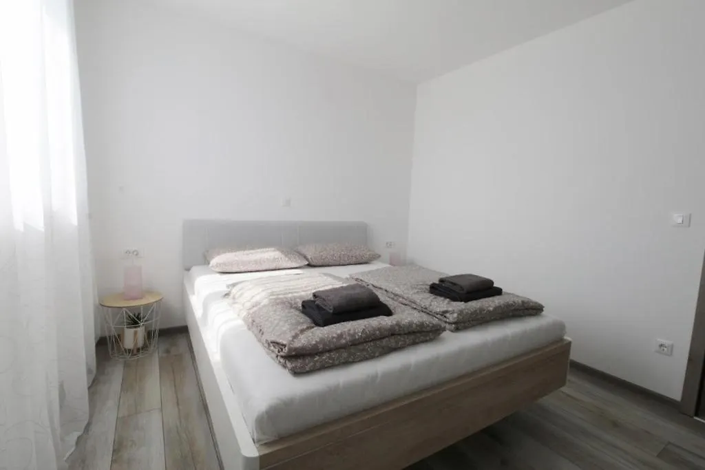 Guest house Apartments La Mar Zambratija Croatia